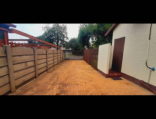 4 BEDROOM FREESTANDING FOR SALE IN ESTHER PARK